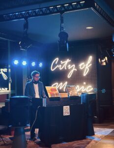 Vinyl DJ Schally