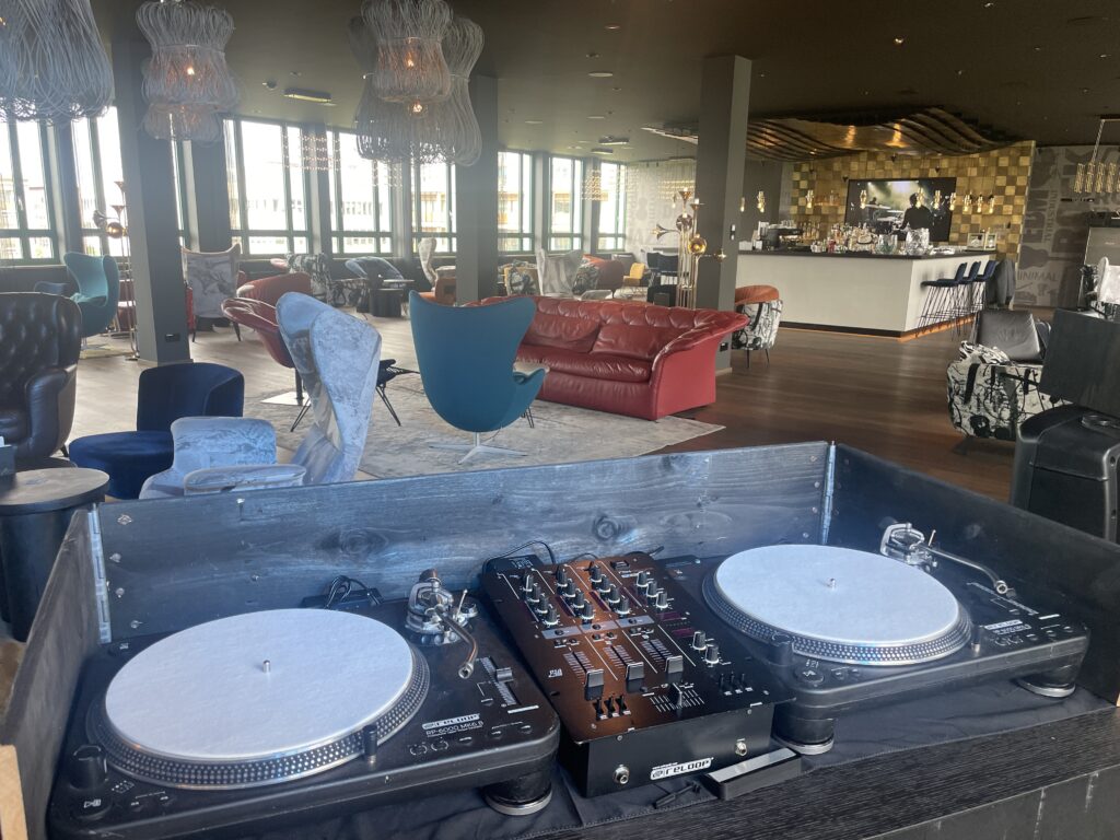 DAYDRINKING SUNDOWNER DJ SCHALLY